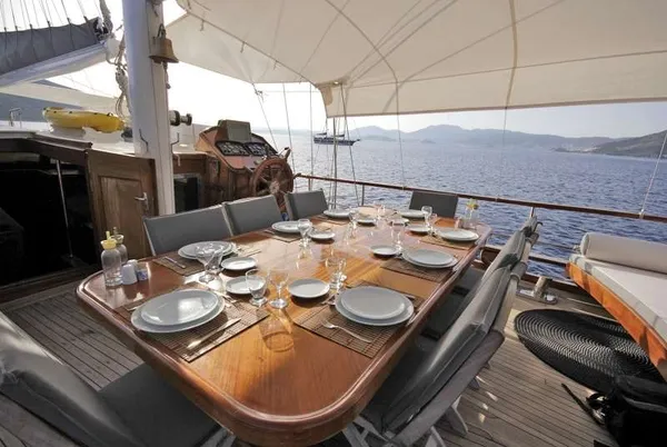 yacht-560061