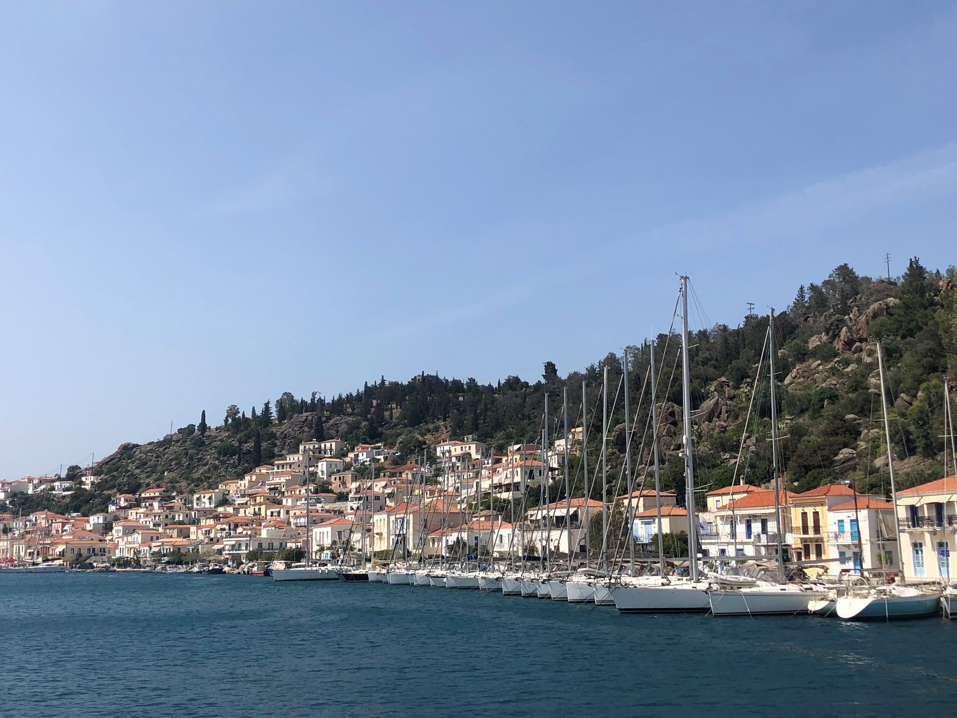 vessels_stationed_in_hydra_greece