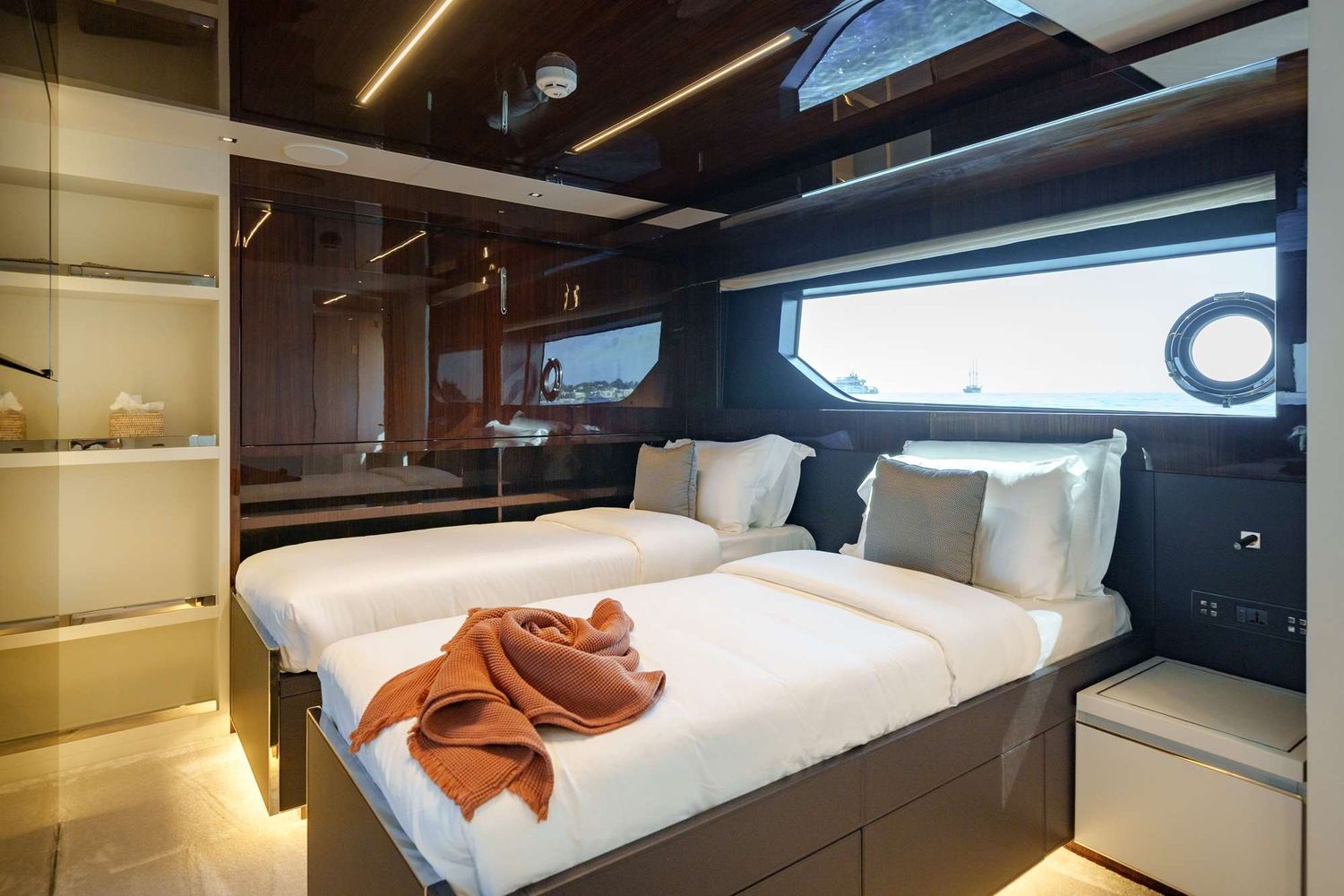yacht-529011