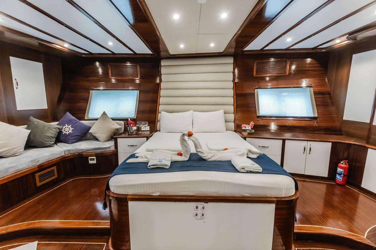 yacht-533272