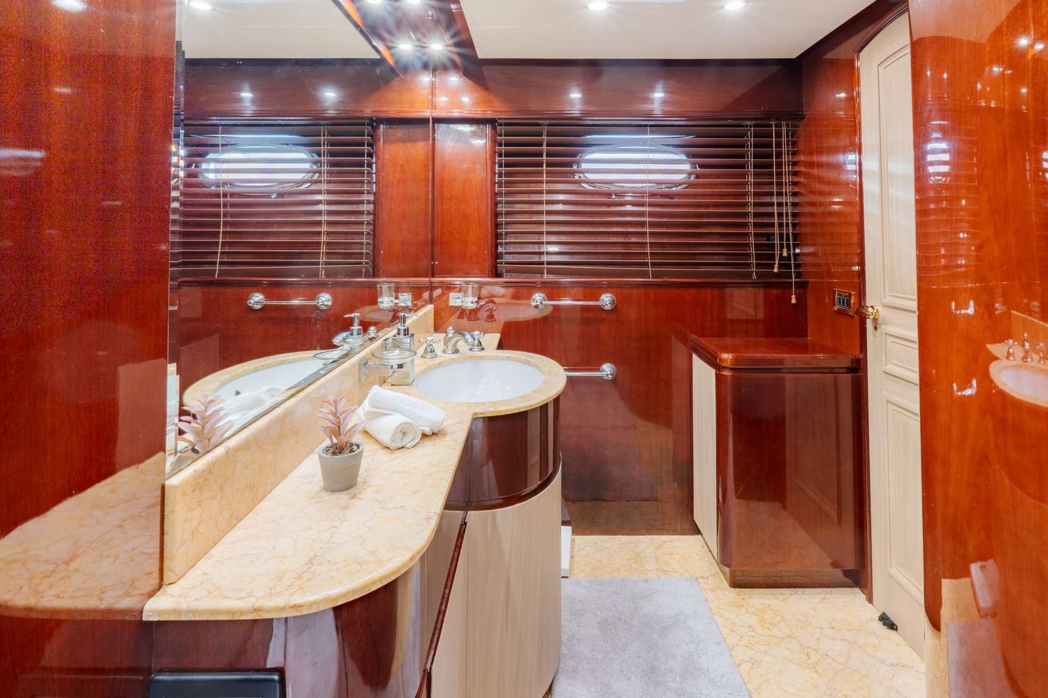 yacht-548248