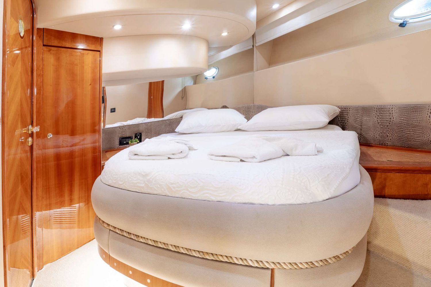yacht-548260