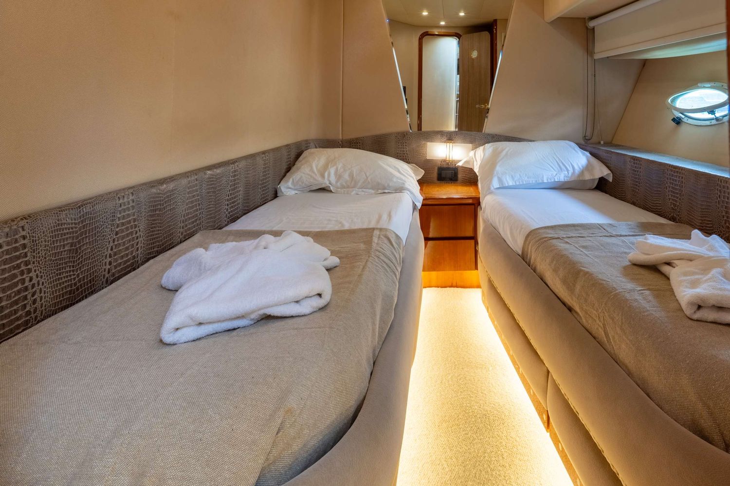 yacht-548261