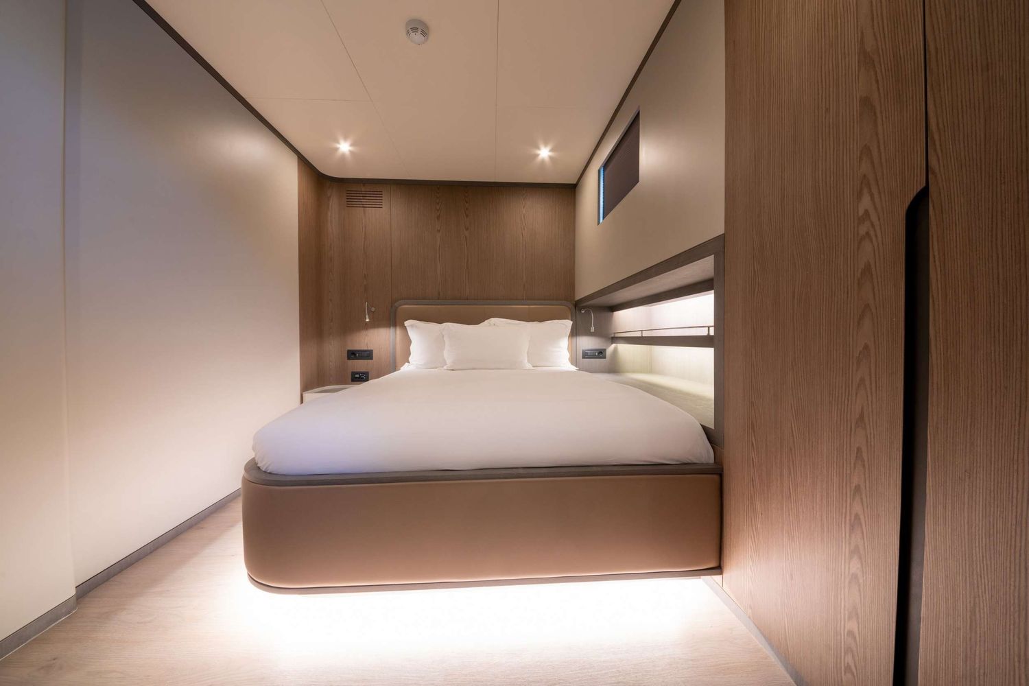 yacht-536603