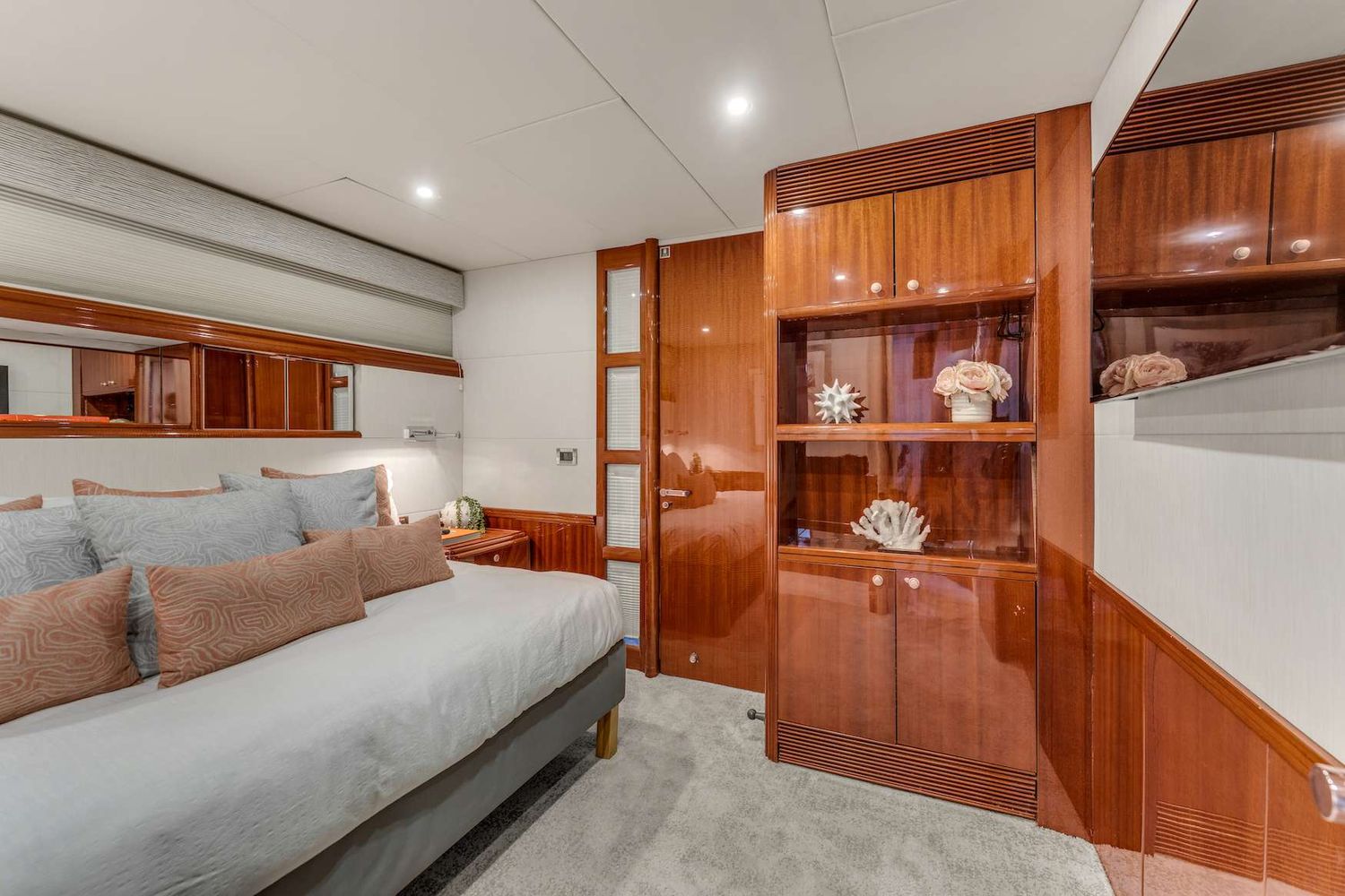 yacht-536946