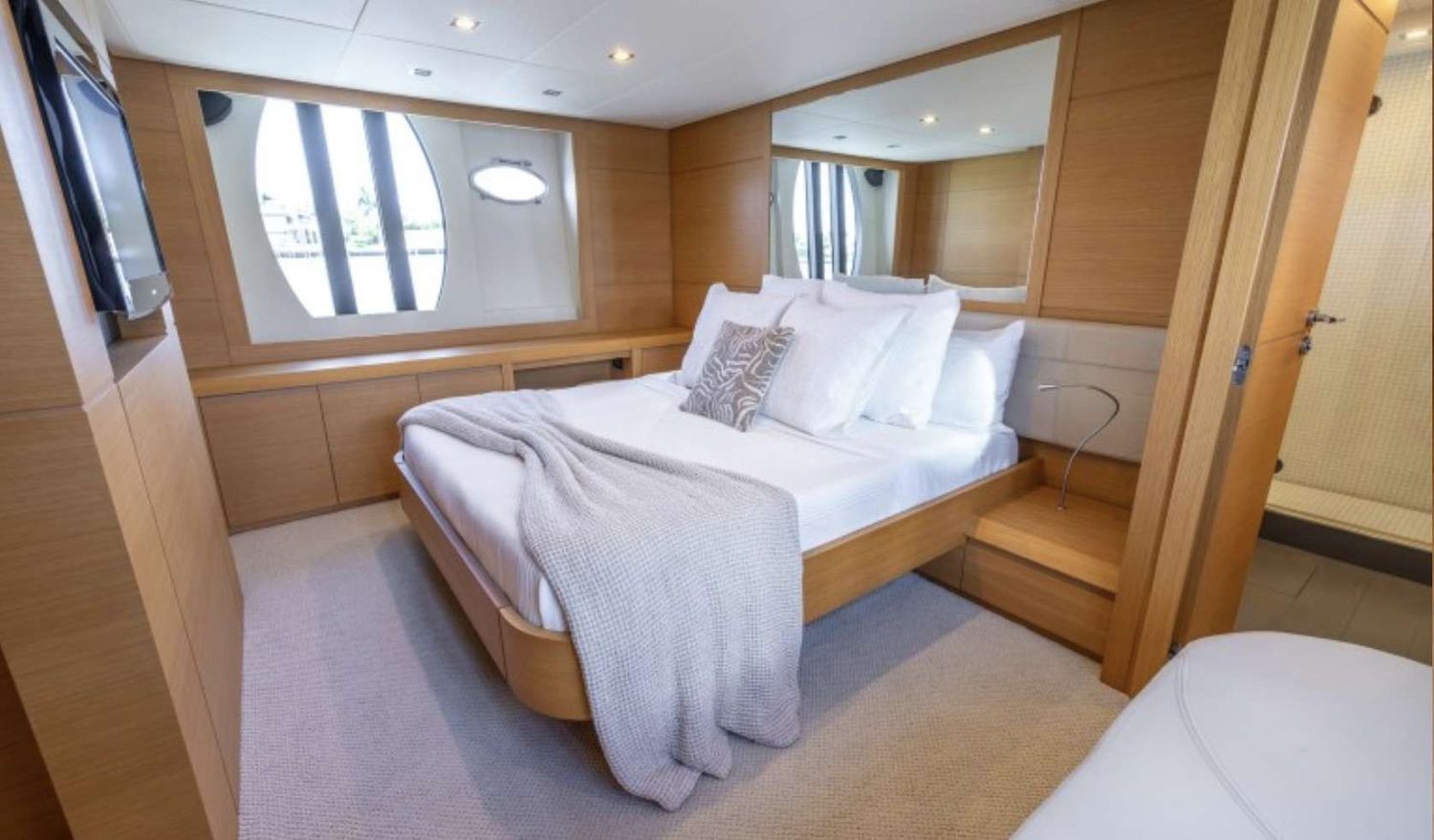yacht-537383