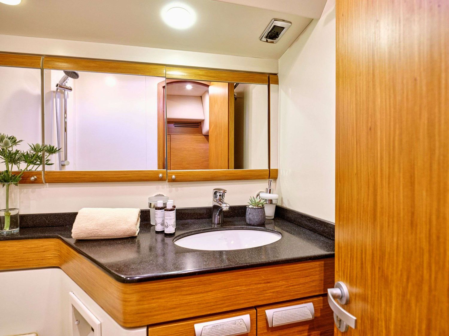 yacht-537751