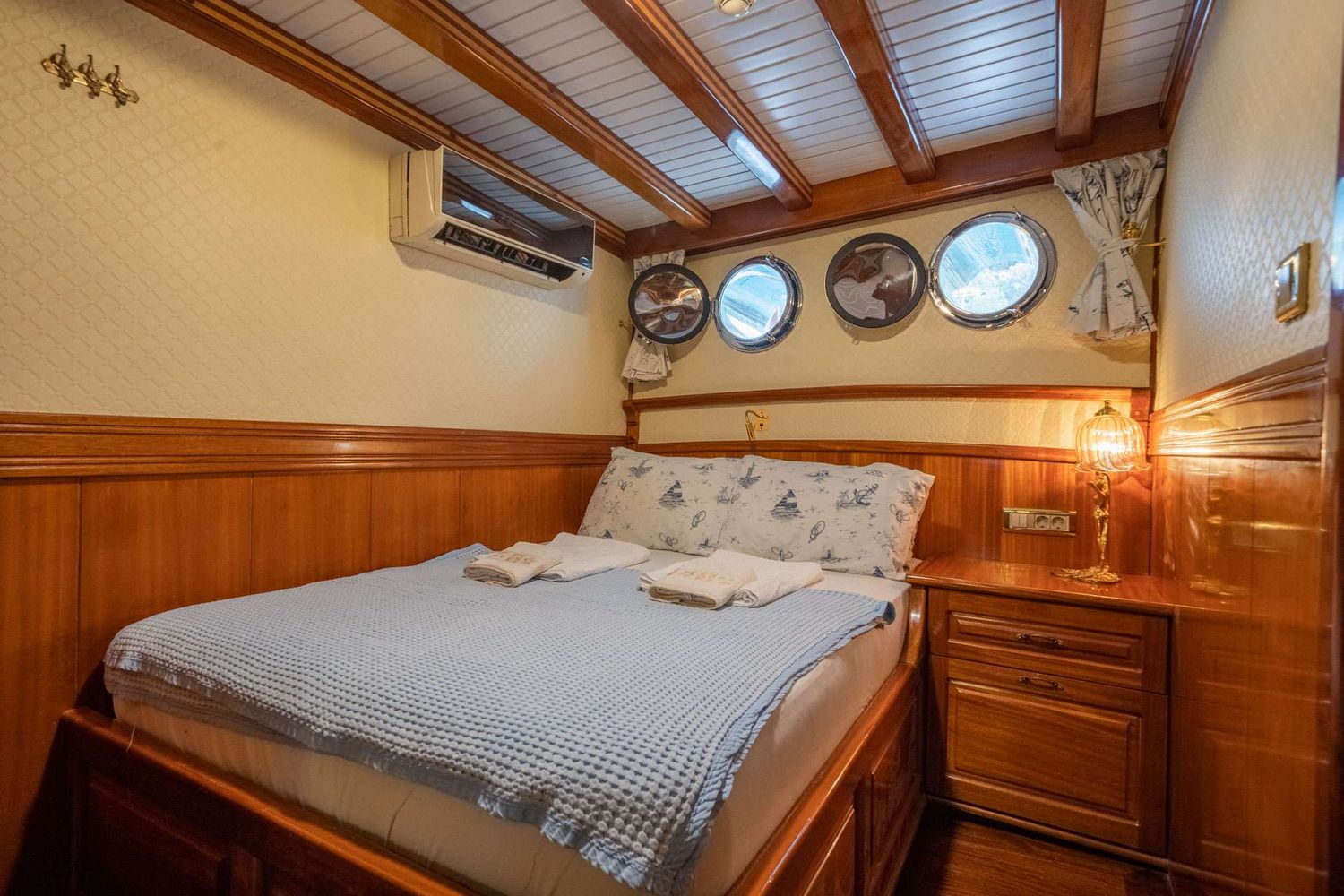 yacht-537698