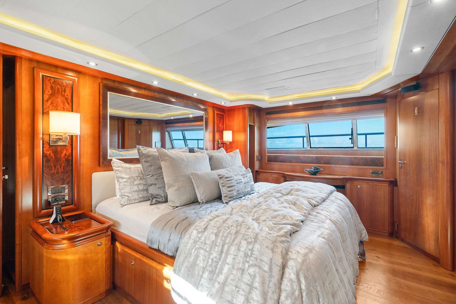 yacht-547705