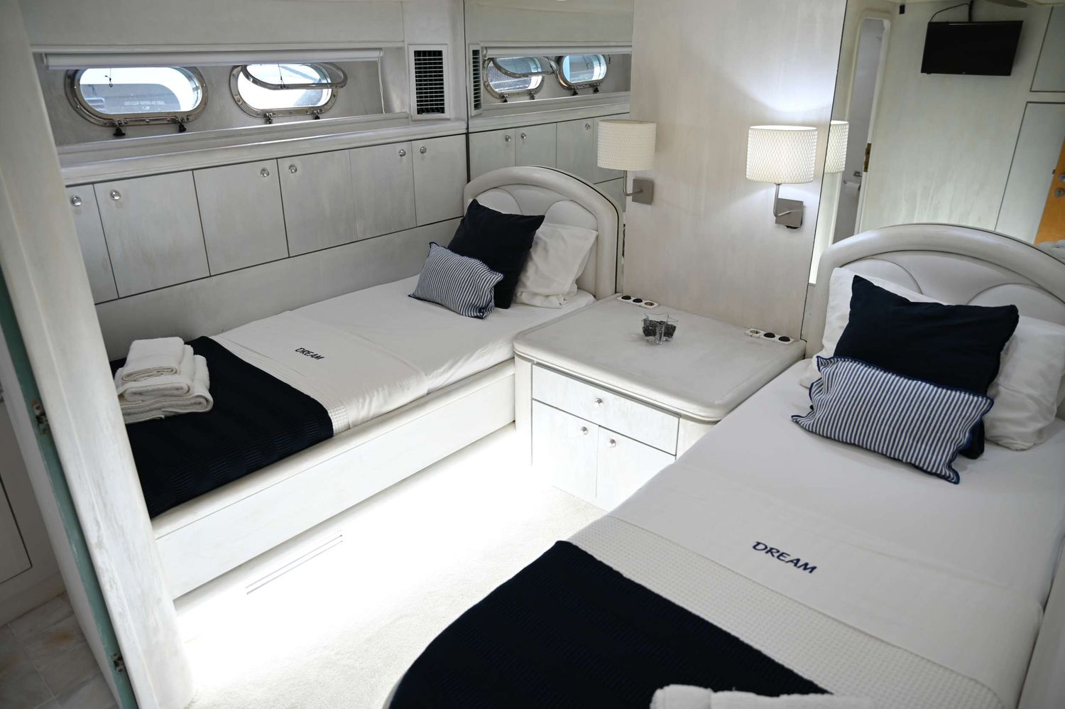 yacht-547129