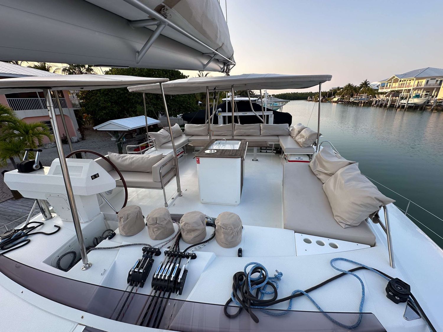 yacht-548137