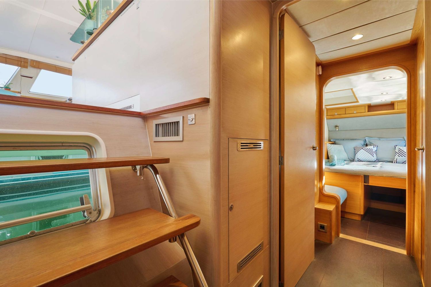 yacht-547783