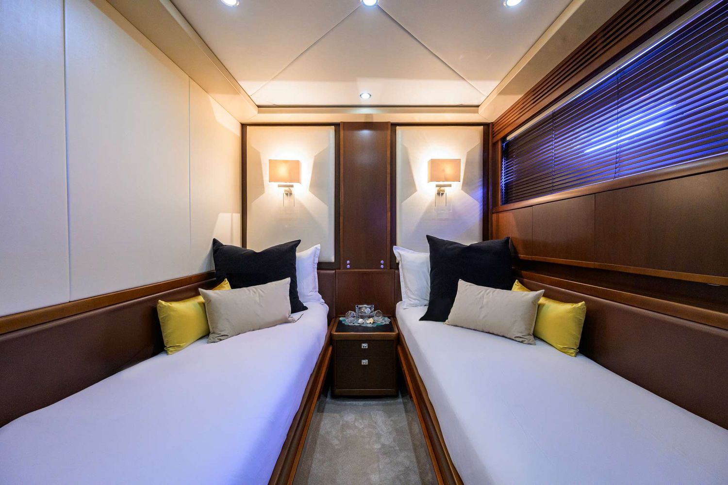 yacht-547313