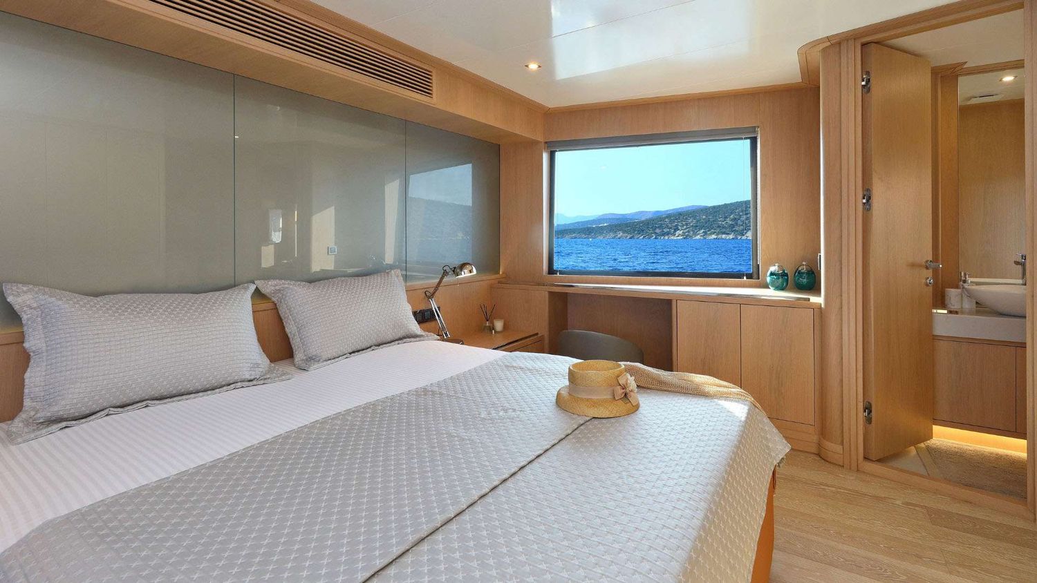 yacht-548013