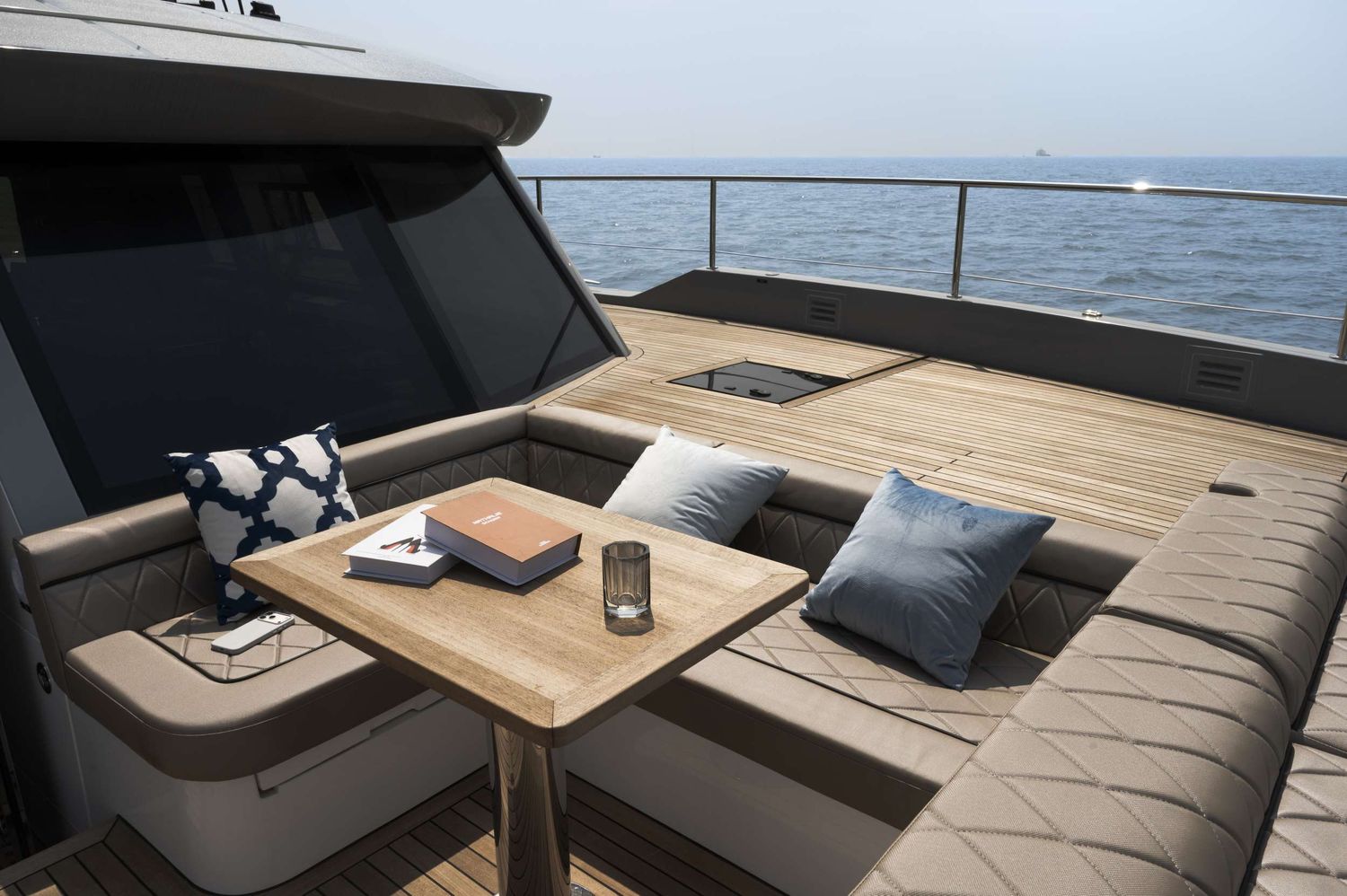 yacht-548313