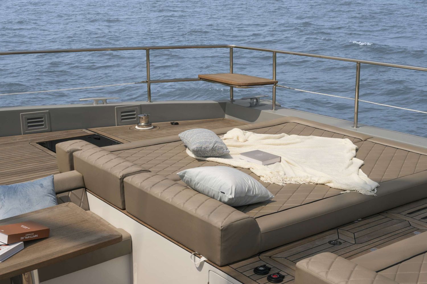 yacht-548317