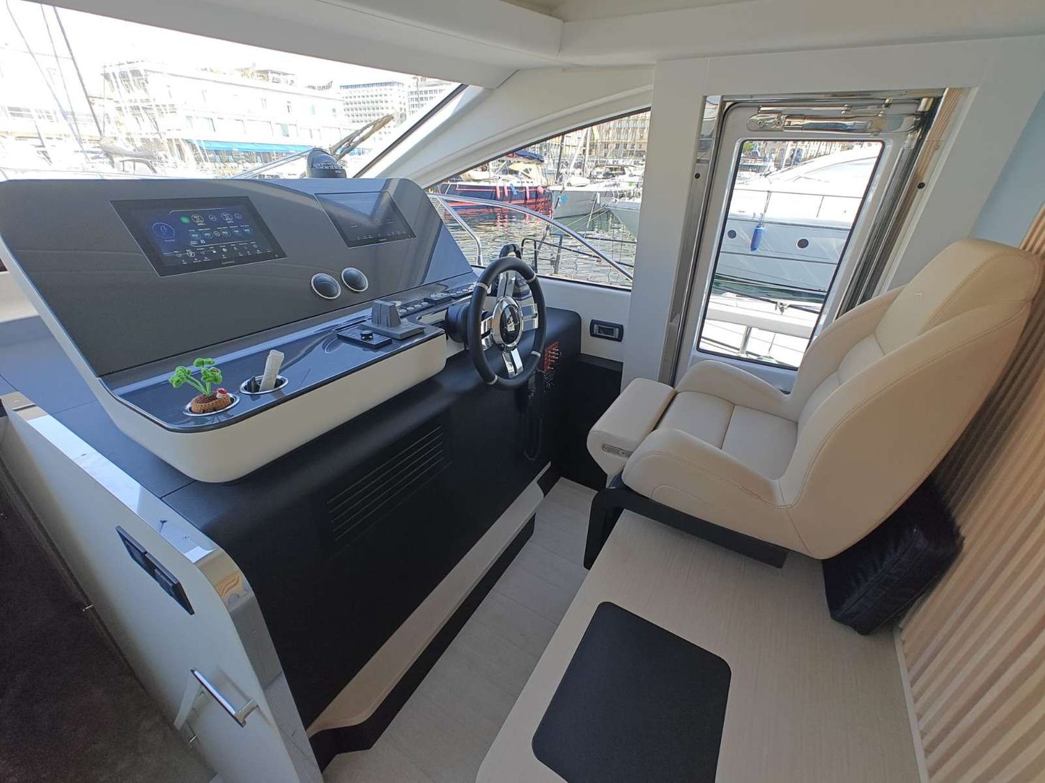 yacht-548761