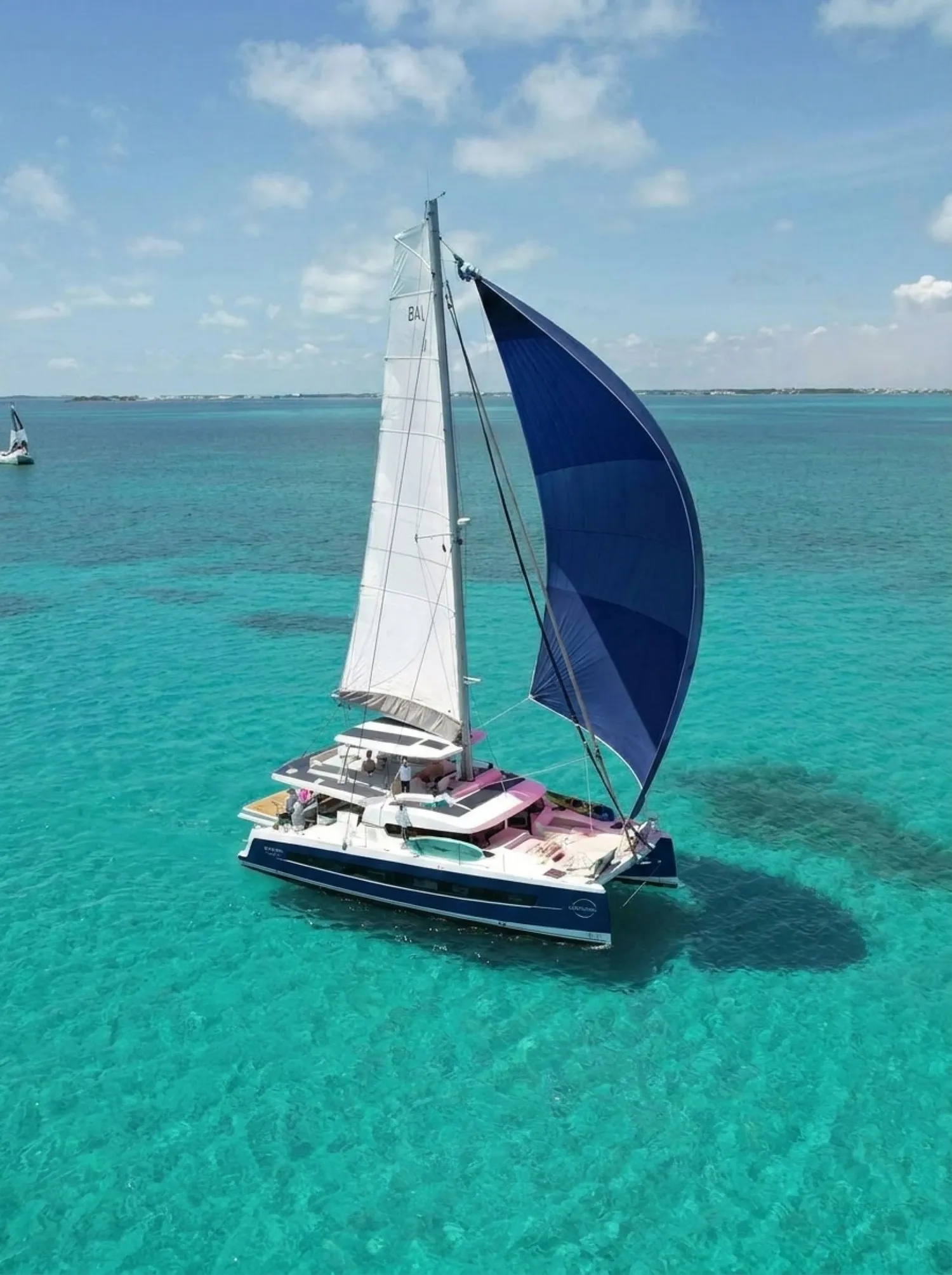 SAILING YACHT LUNA