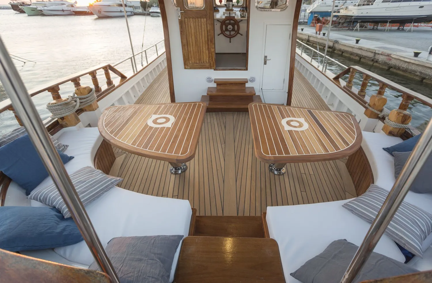 yacht-587660