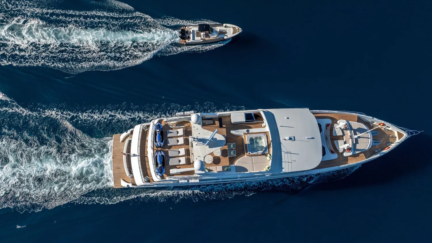 yacht-568436
