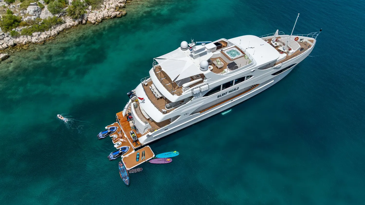 yacht-568429
