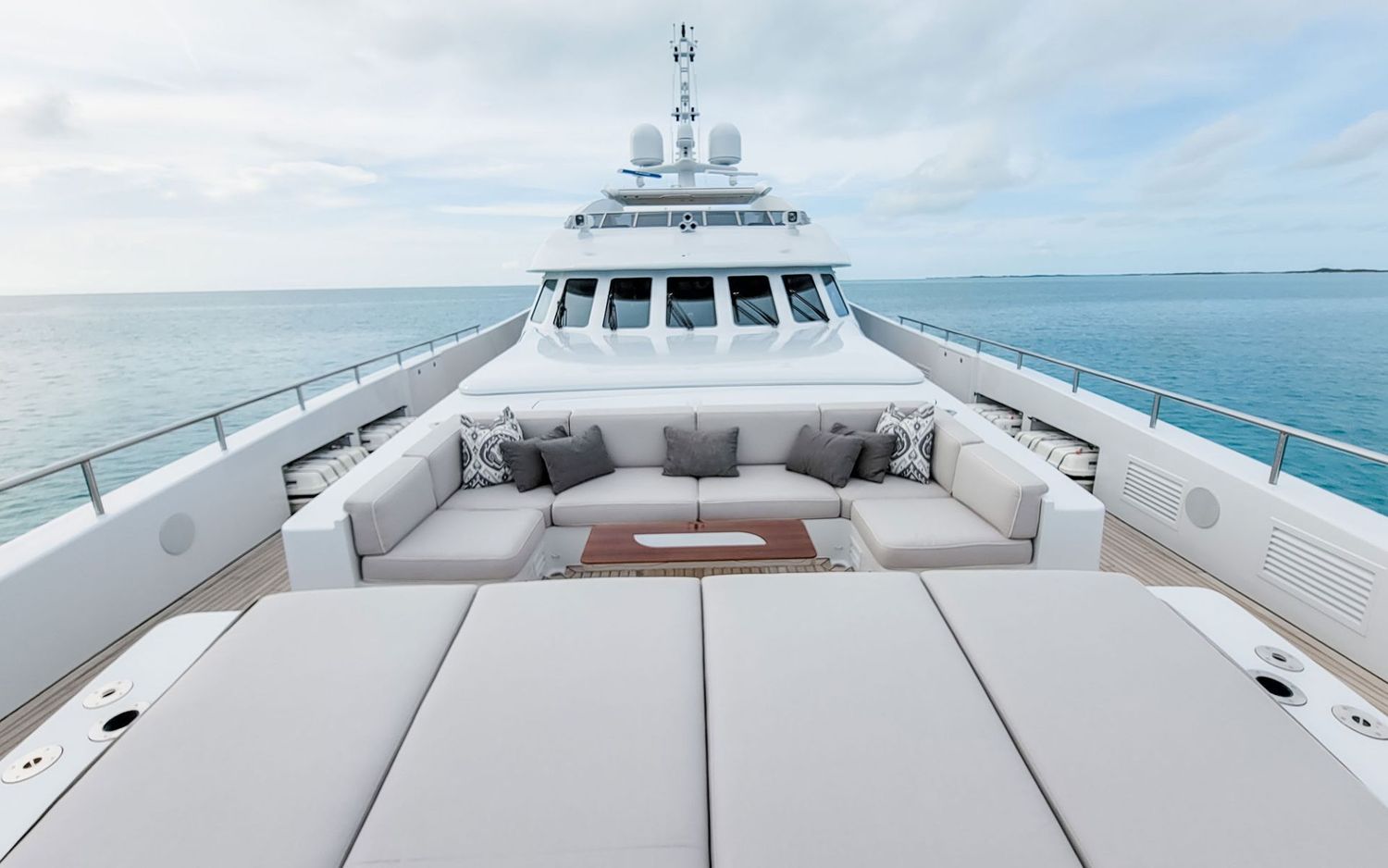 yacht-551312