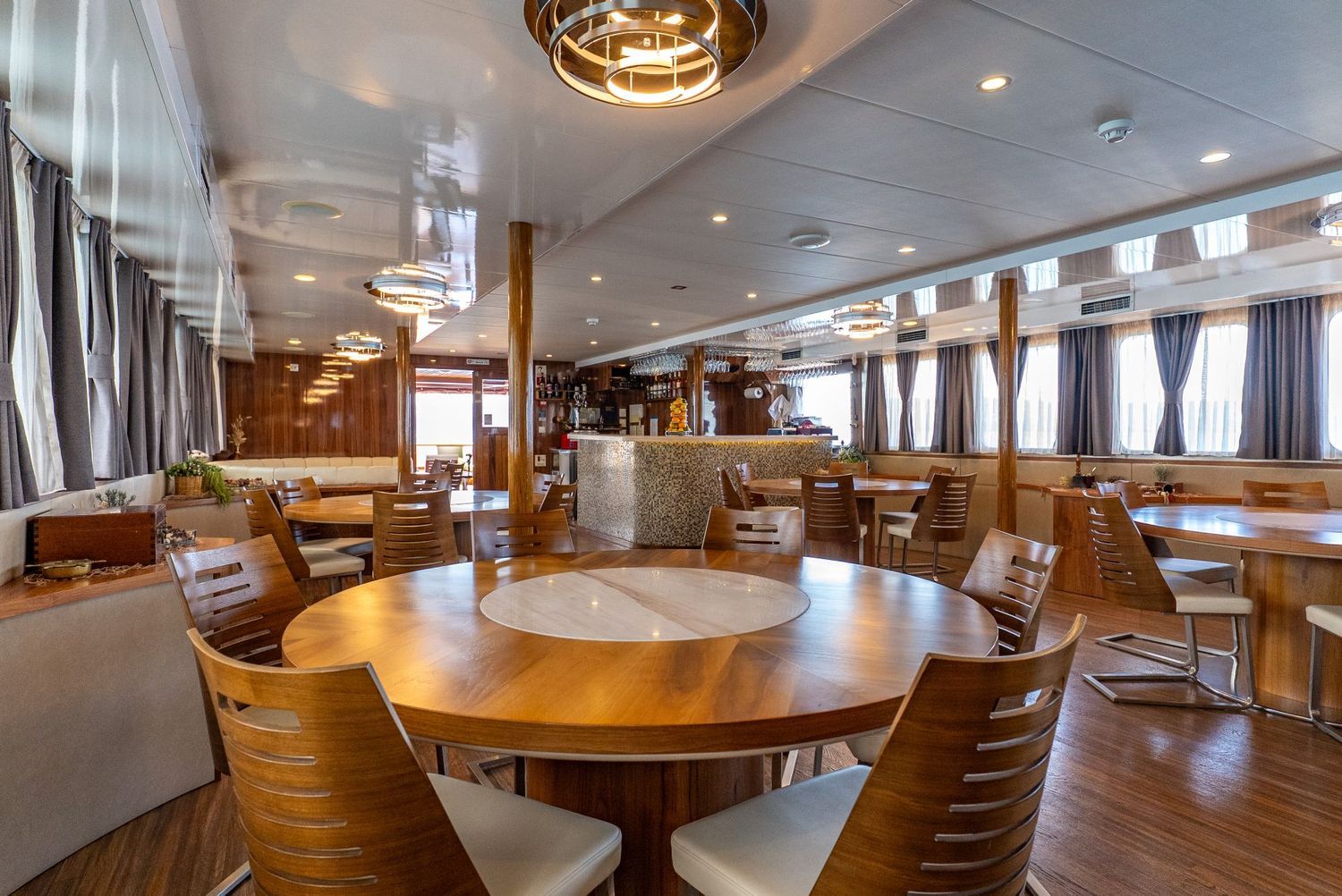 yacht-550476