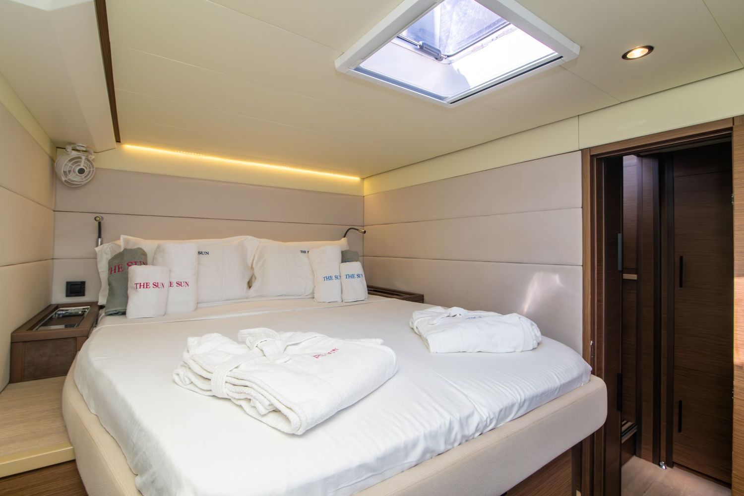 yacht-550493