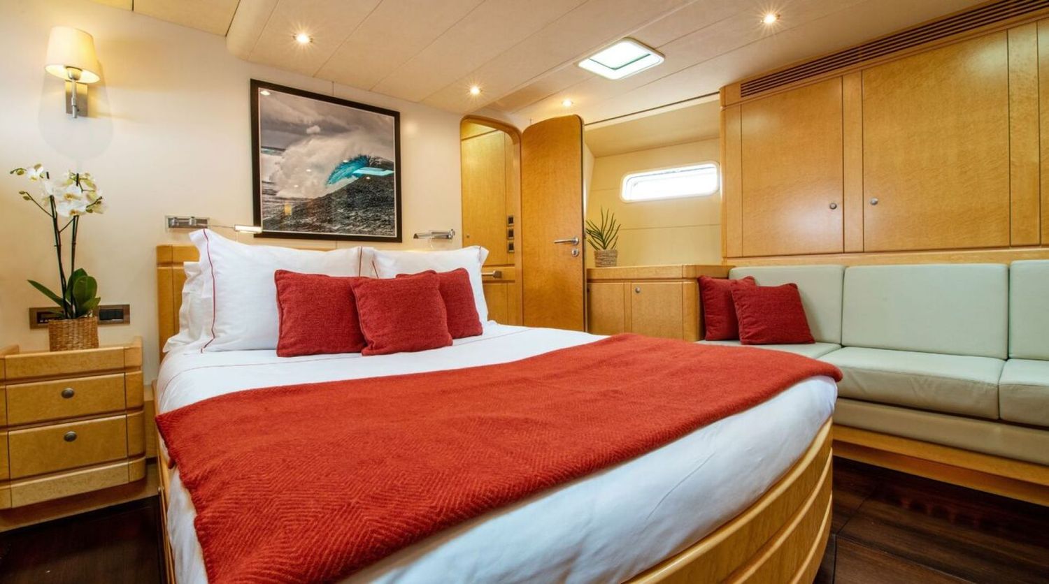 yacht-550046