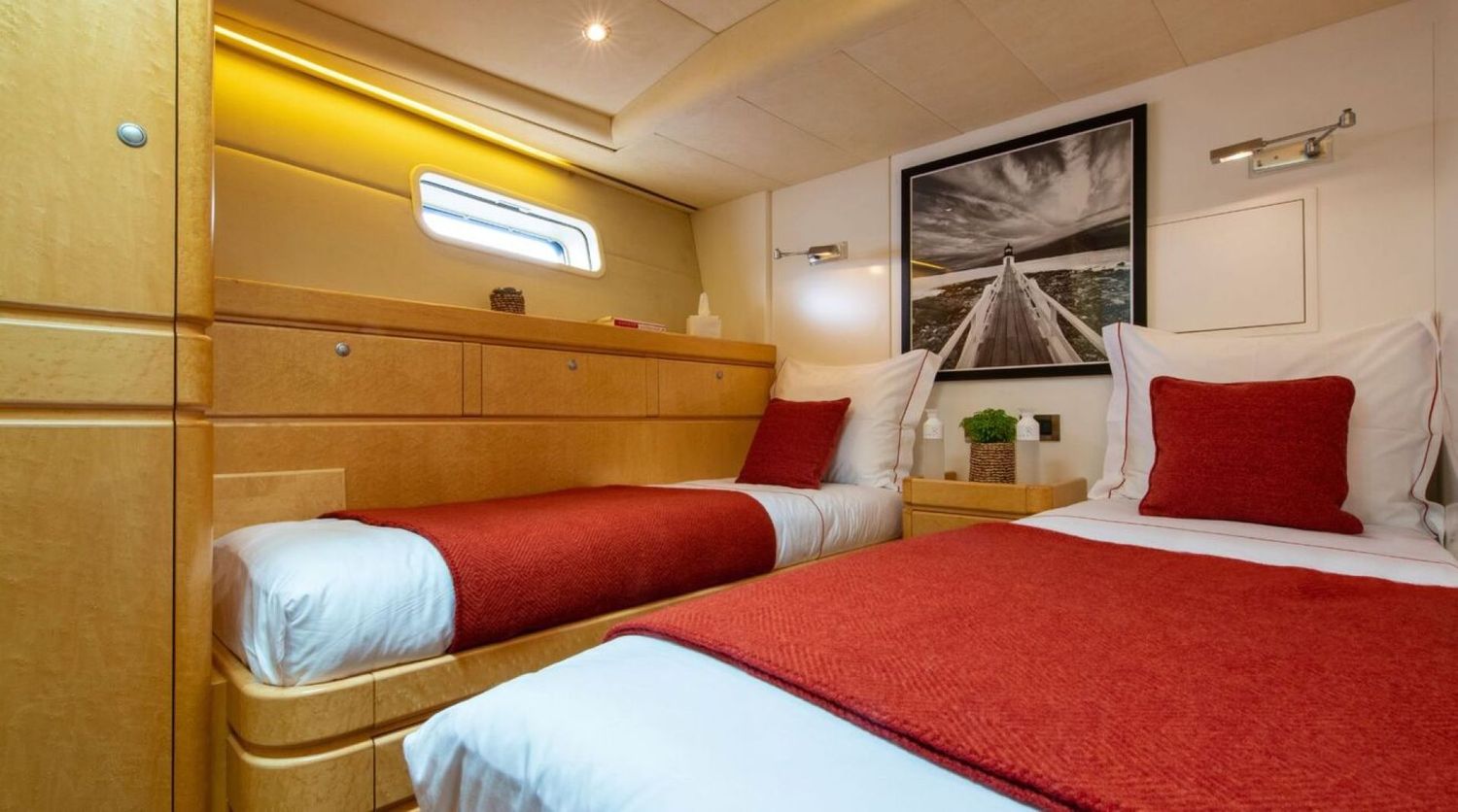 yacht-550041