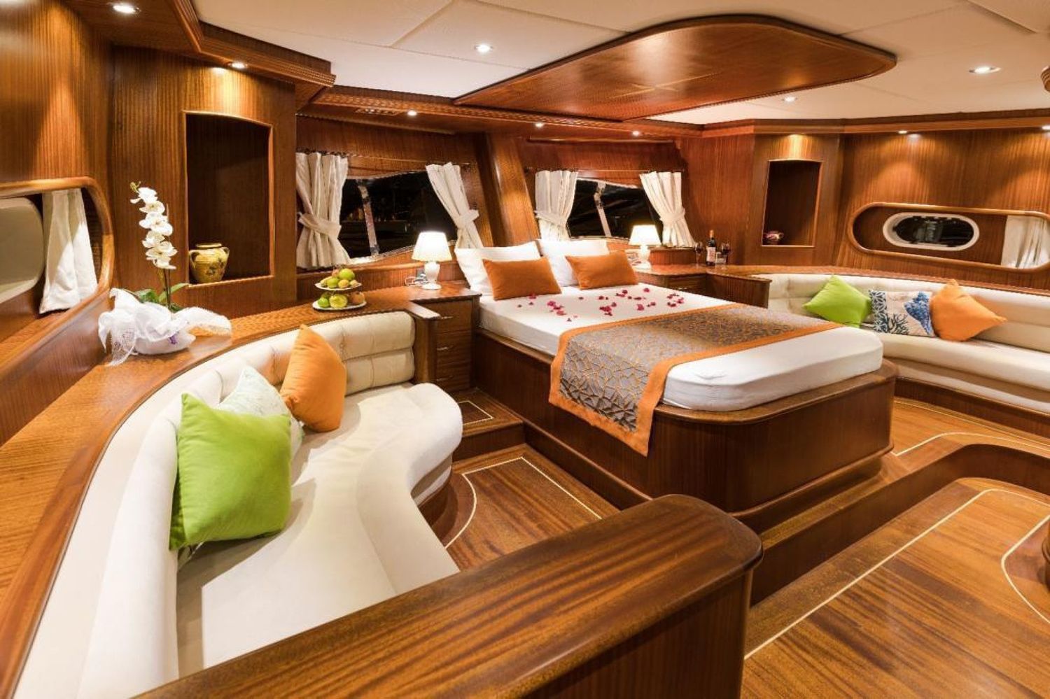 yacht-550022
