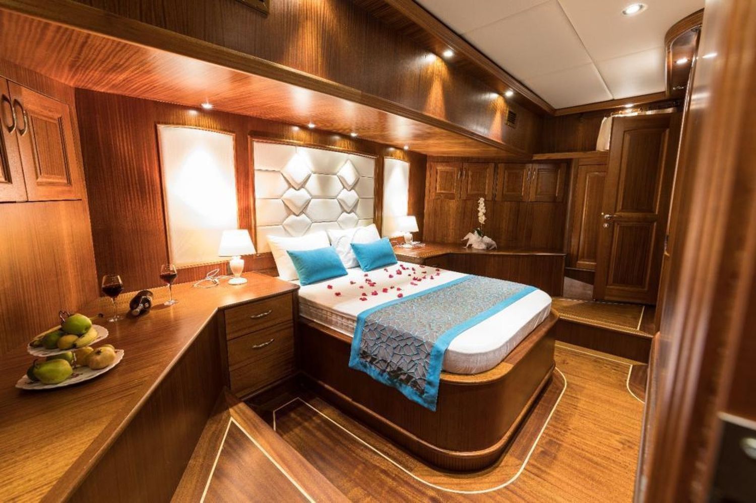 yacht-550017