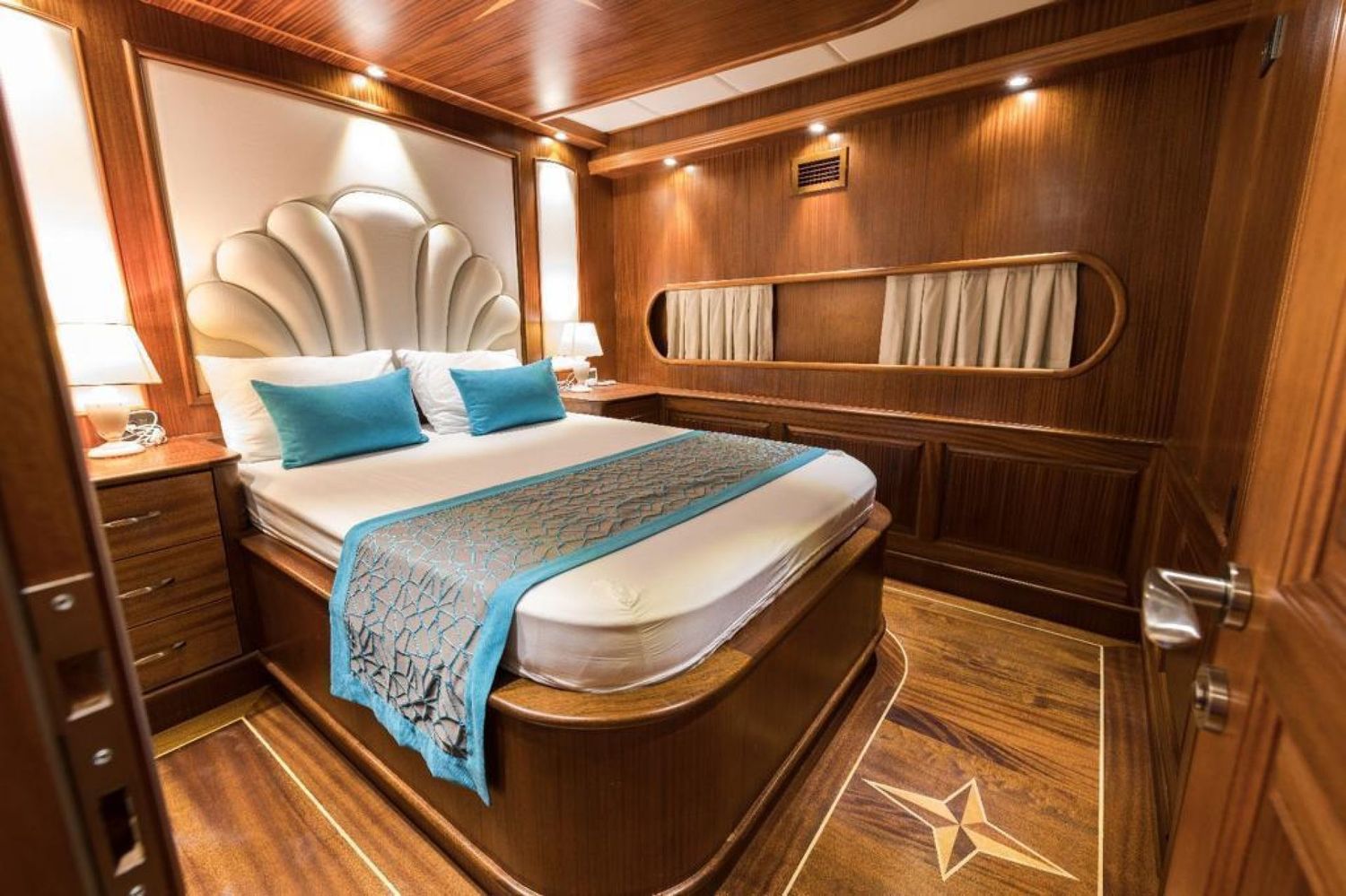 yacht-550021