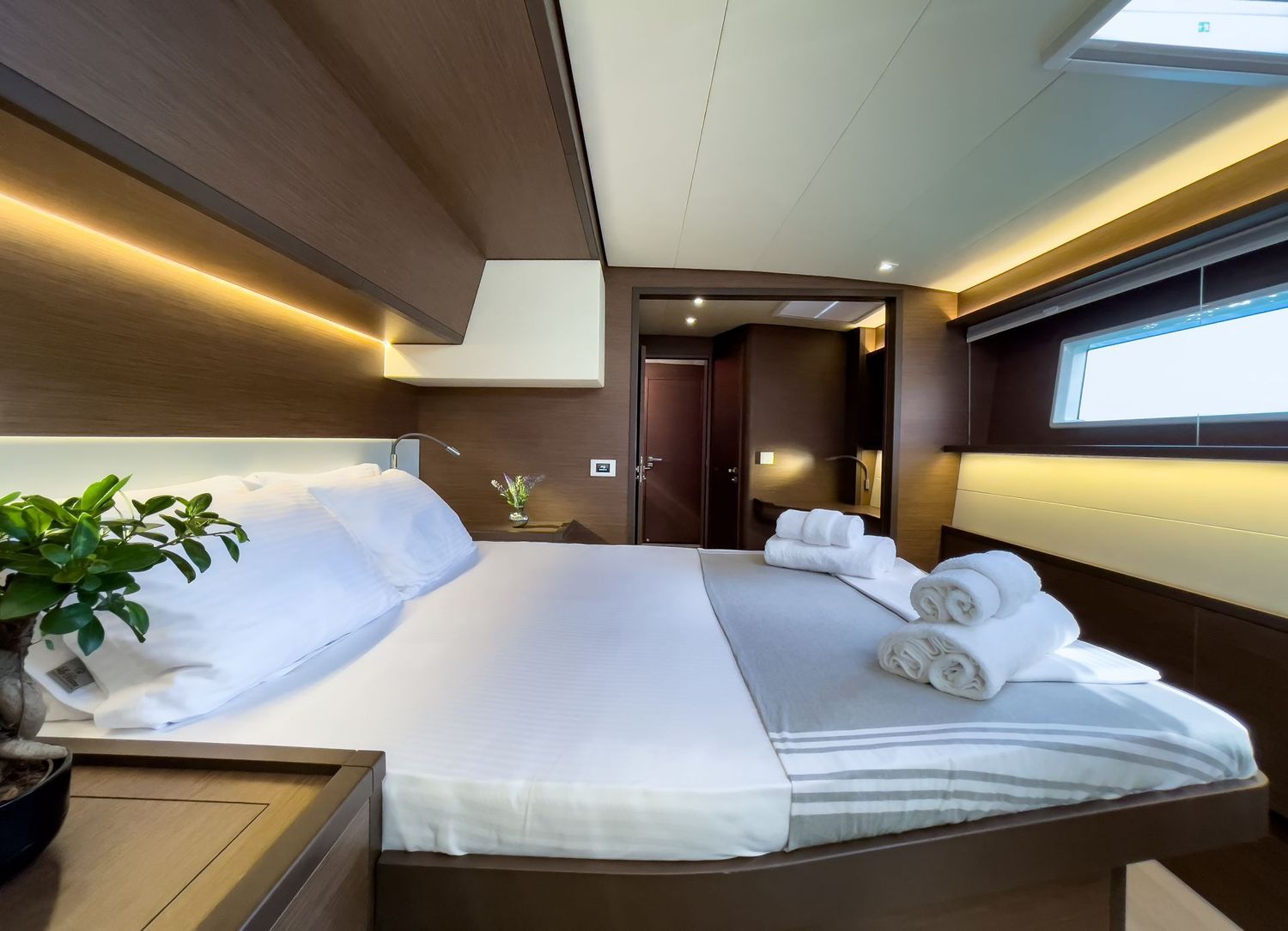 yacht-550117