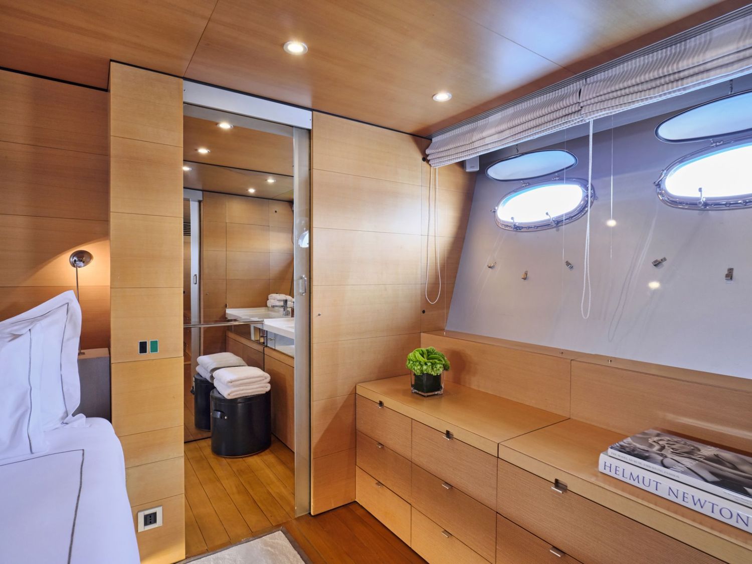 yacht-551534