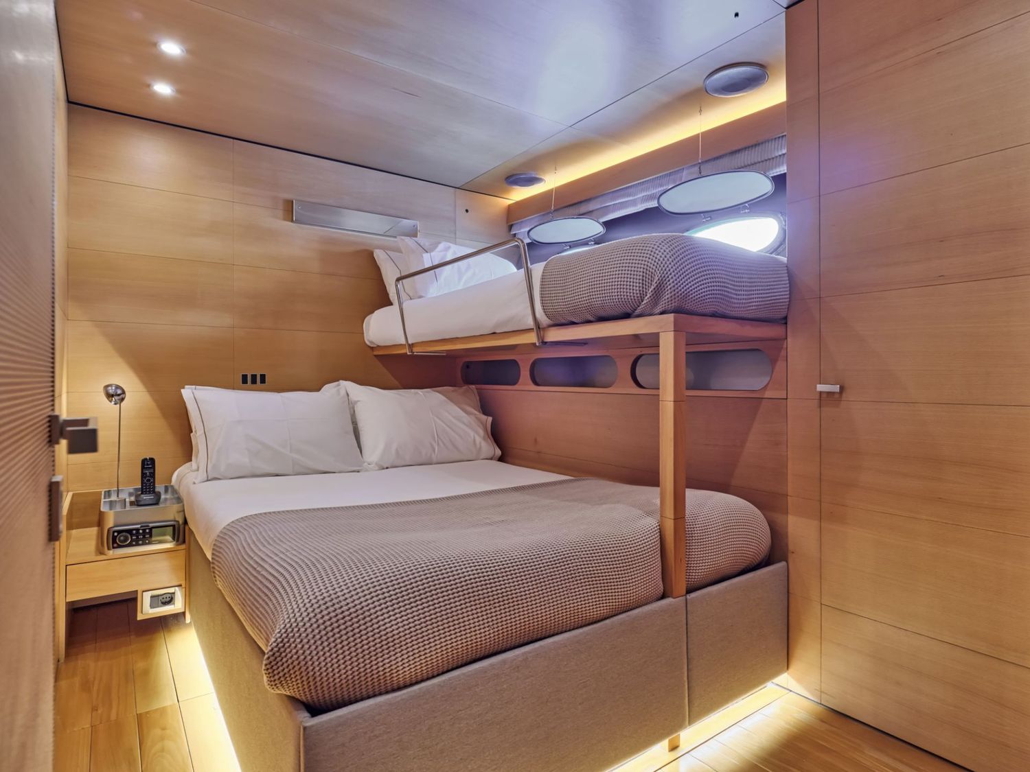 yacht-551535
