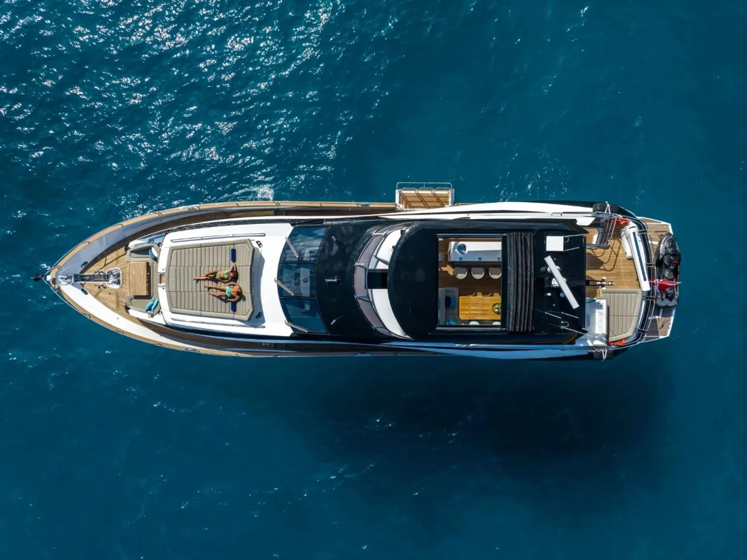 yacht-550083
