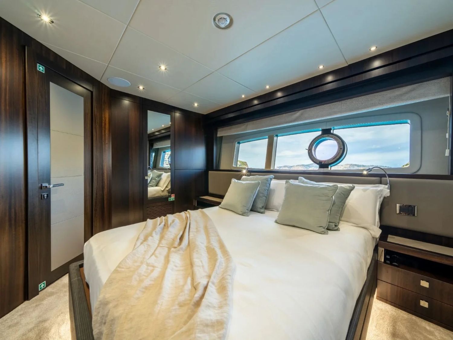 yacht-550078