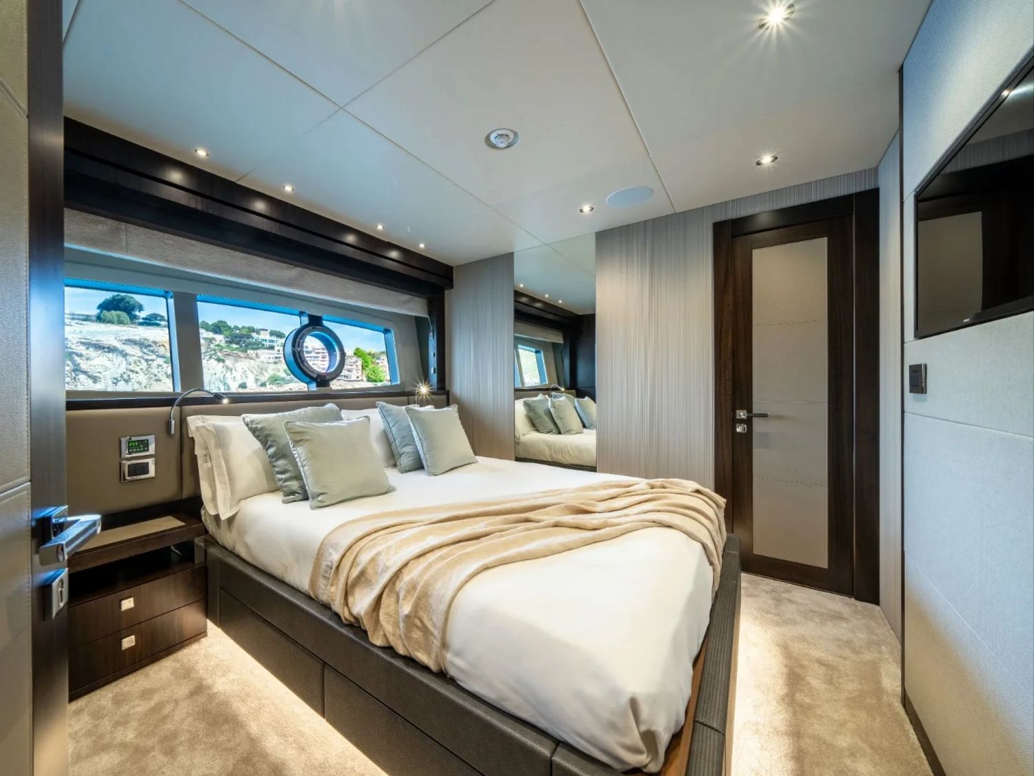 yacht-550087
