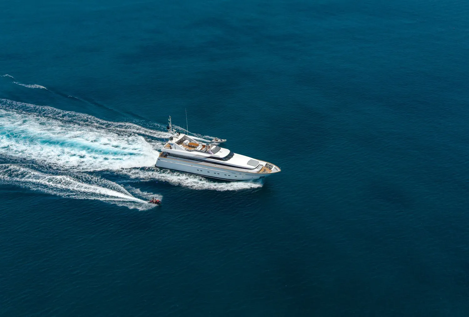 yacht-550101