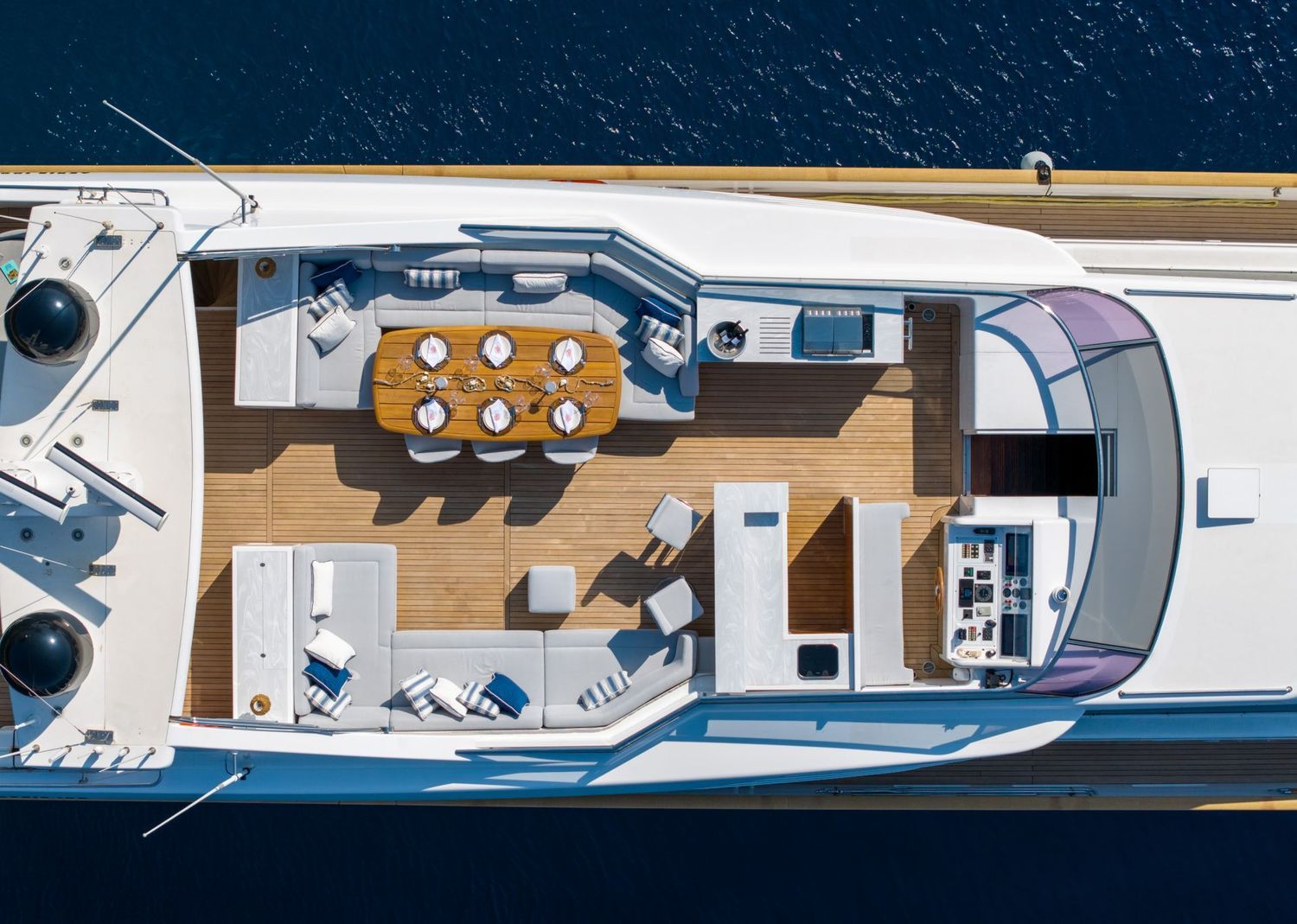 yacht-550100