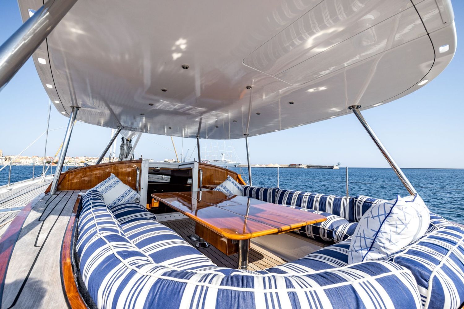 yacht-551033