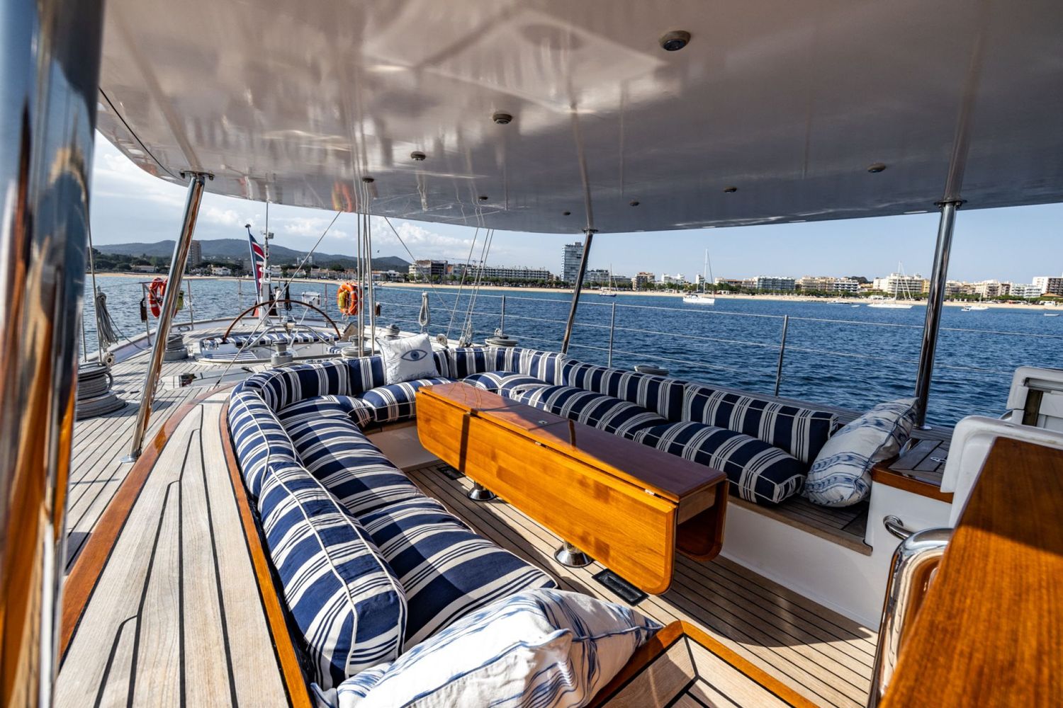 yacht-551035