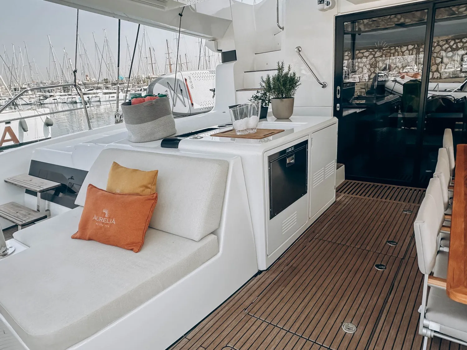 yacht-588306