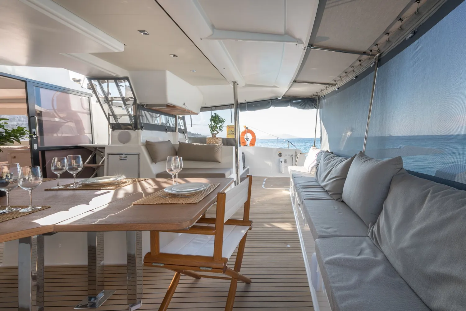 yacht-571335