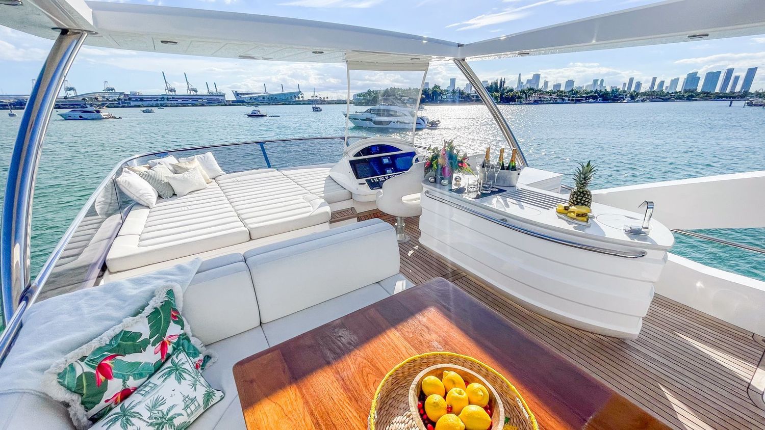 yacht-551080