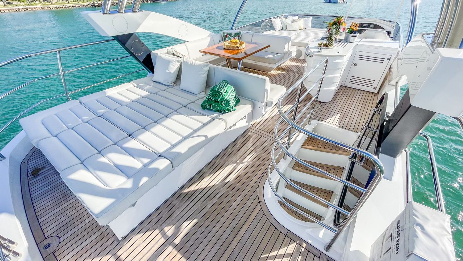 yacht-551072