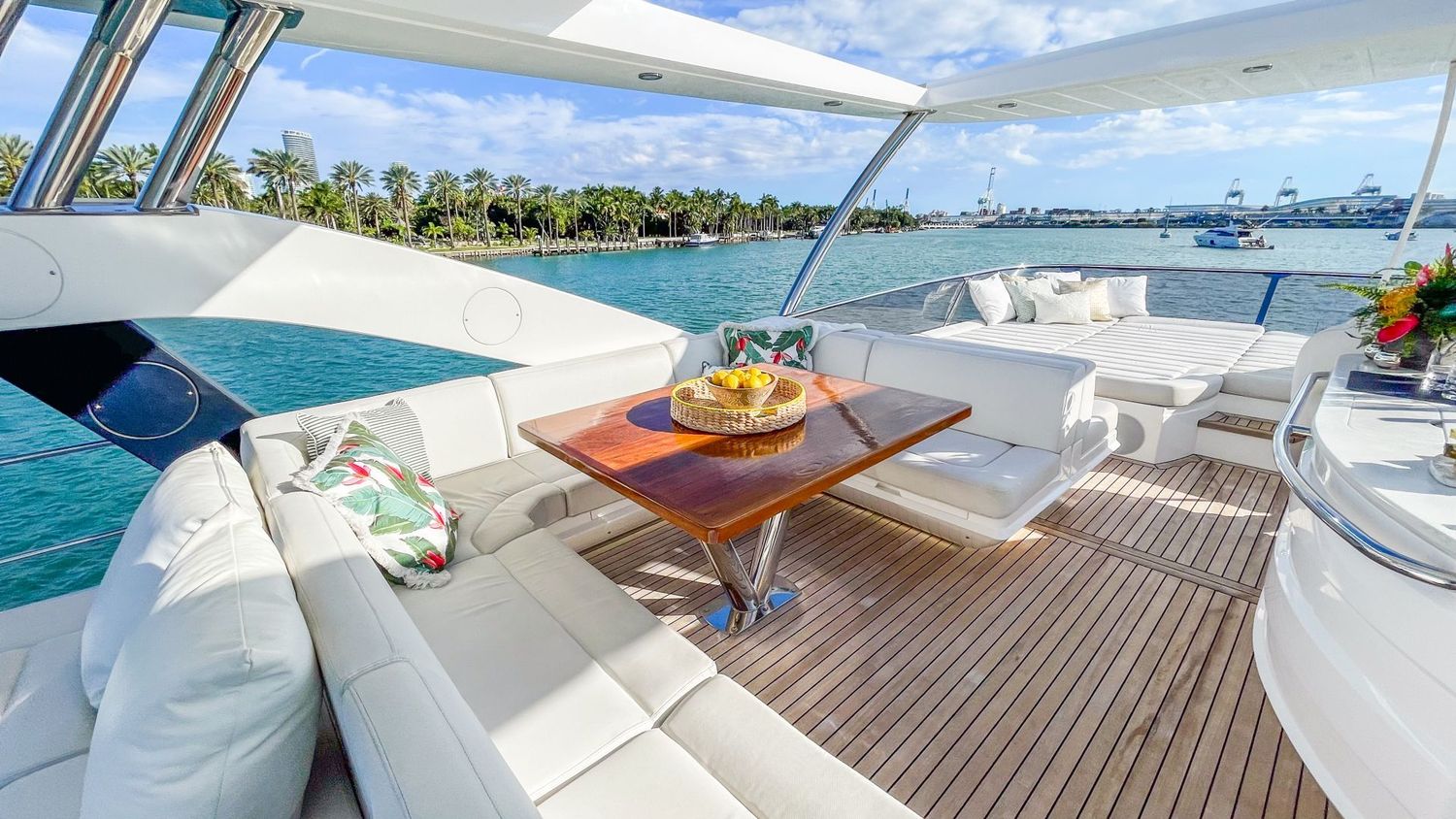 yacht-551100