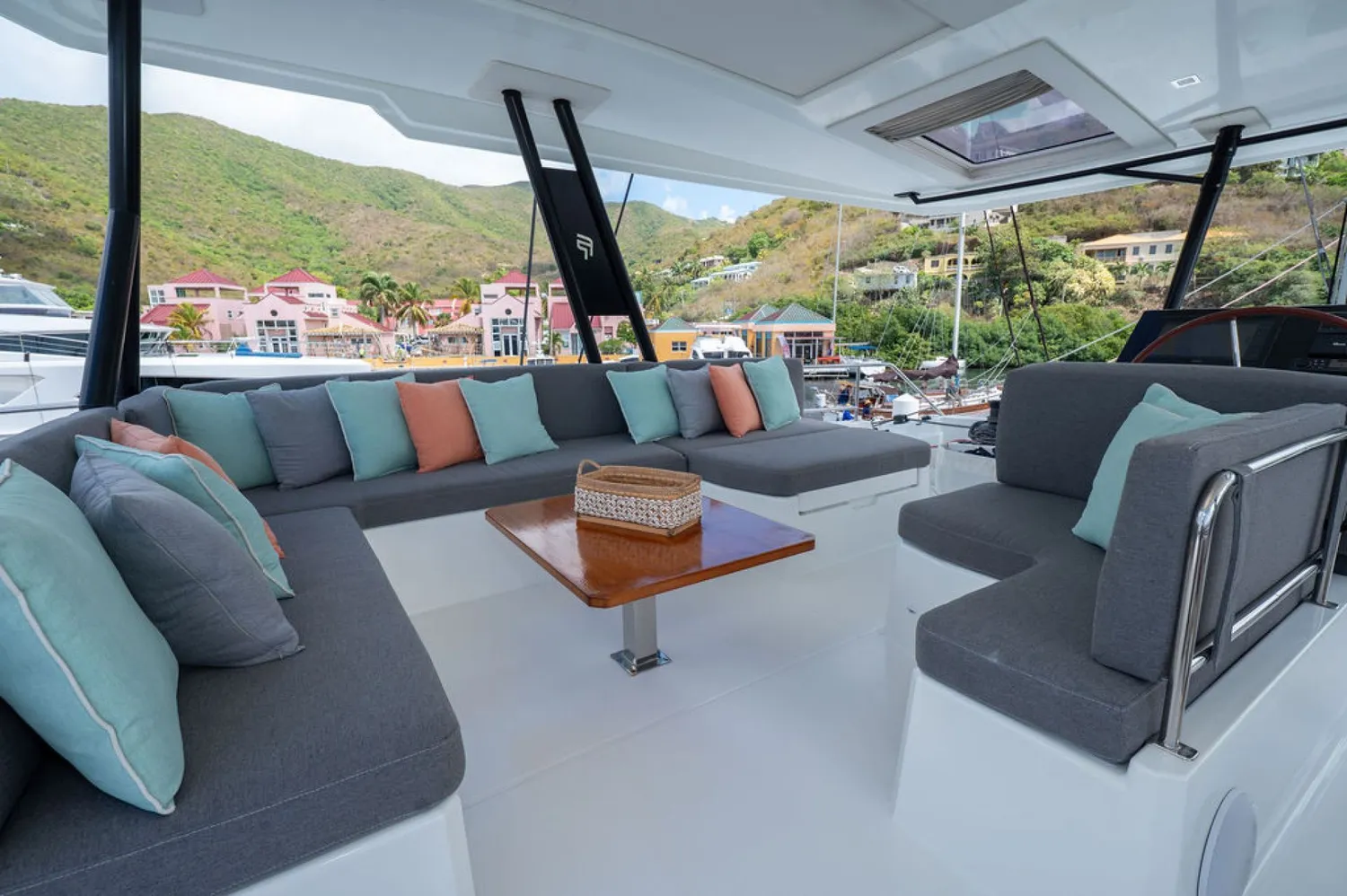 yacht-597984