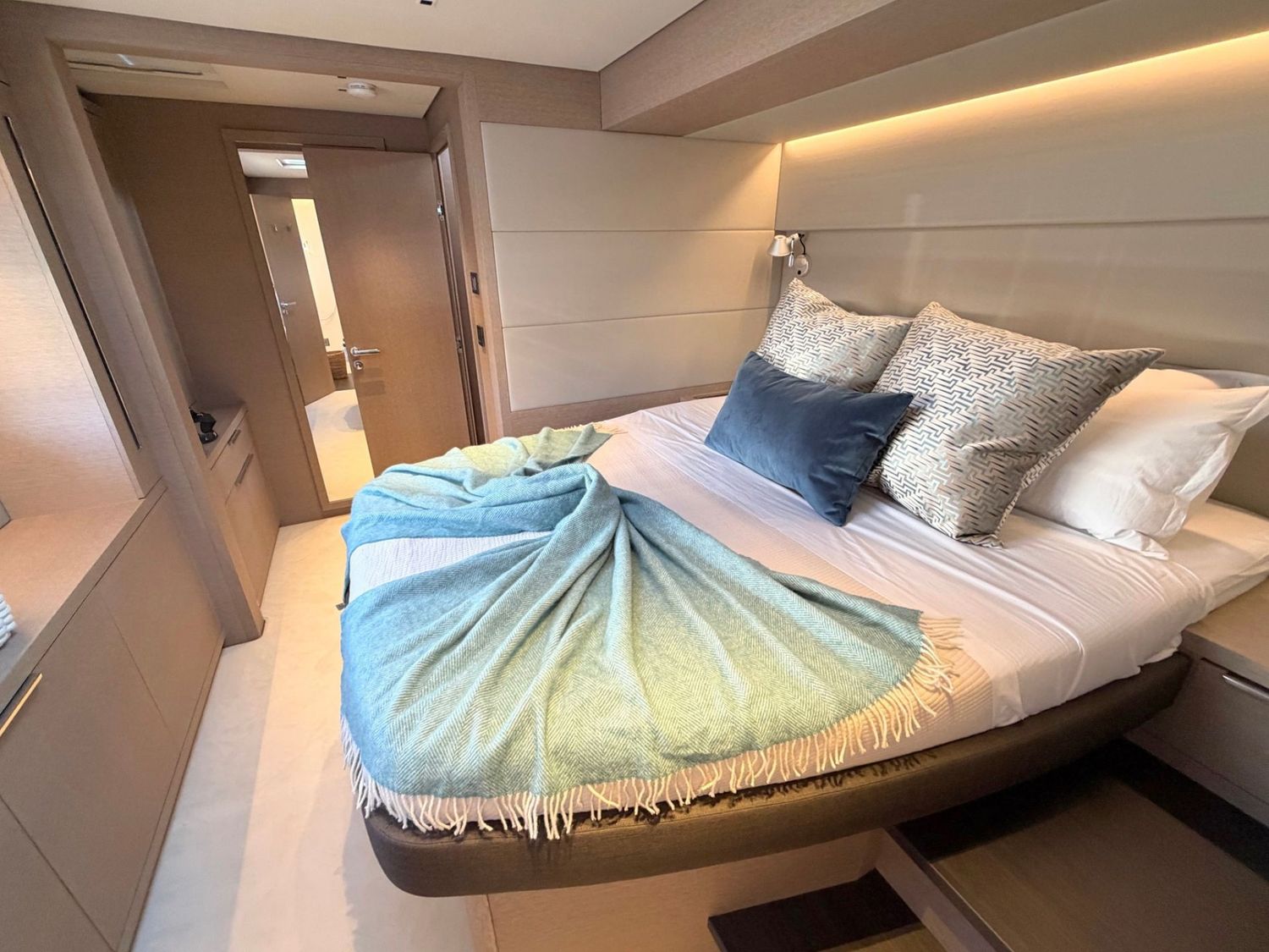 yacht-551421